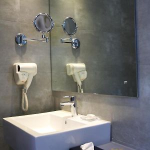 Premier Twin Room 1 cocktail per person per % off on Food Beverages